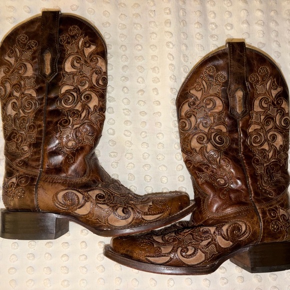 3326 - WOMEN'S TAN INLAY EMBROIDERY AND STUDS BROWN SQUARE TOE COWBOY BOOT - Picture 2 of 8